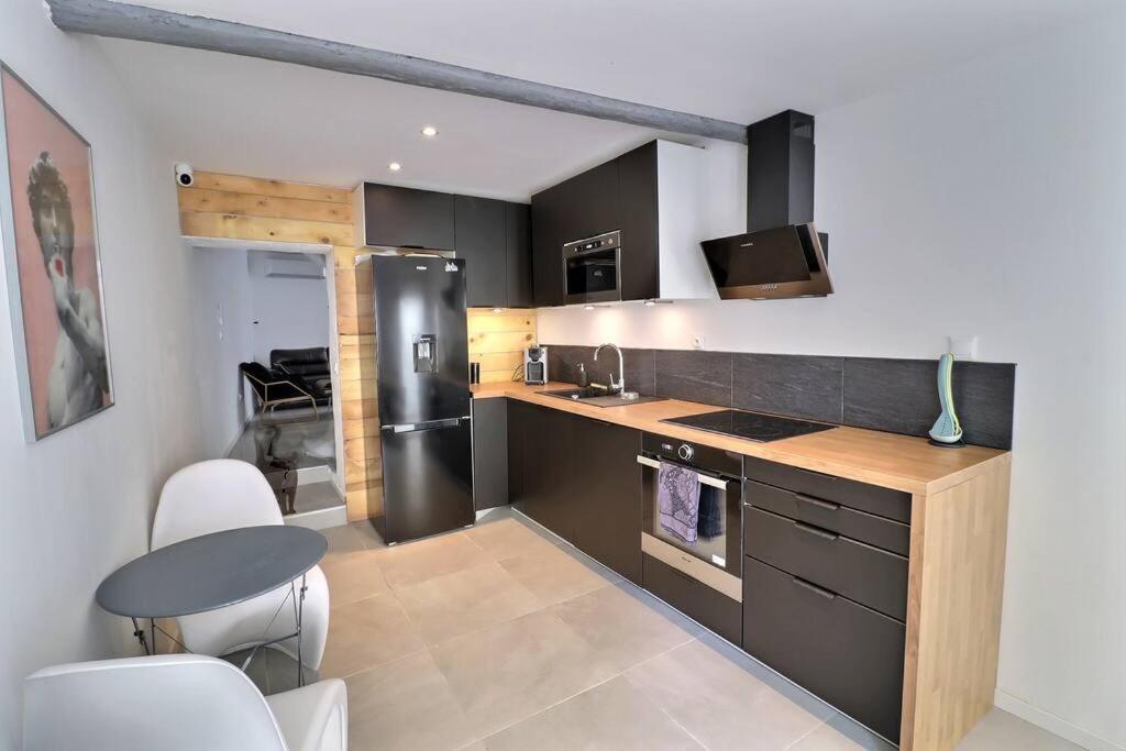 Maison entière, 2 chambres avec parking privé gratuit Lunel  Extérieur photo