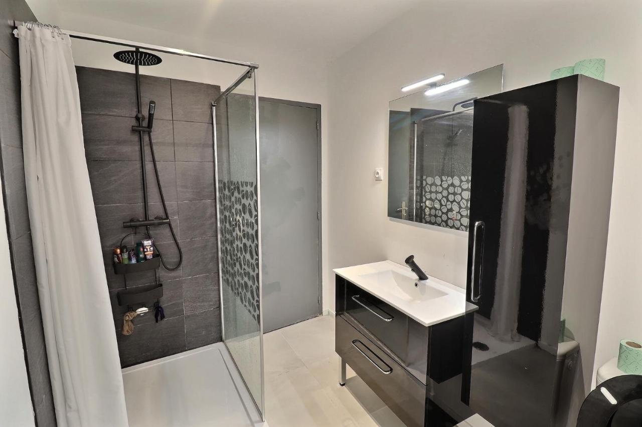 Maison entière, 2 chambres avec parking privé gratuit Lunel  Extérieur photo